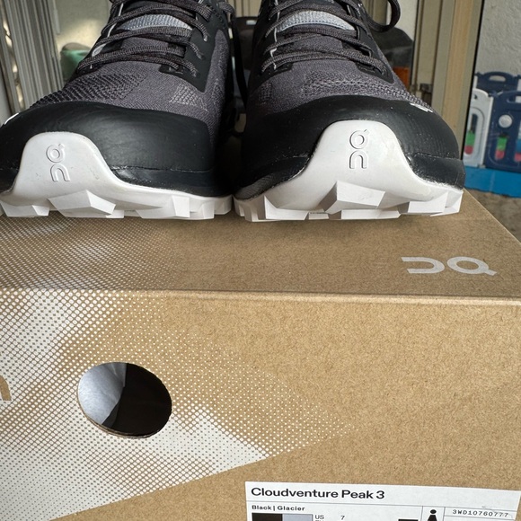 On Running Cloudventure Peak 3 Women’s Shoes - Black glacier size 7 women’s - Picture 1 of 6